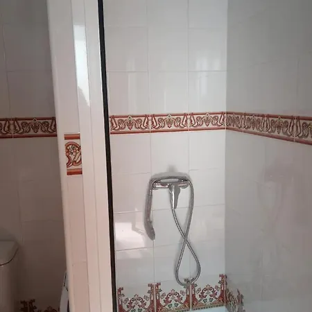 Aziab بيت ضيافة تريفة